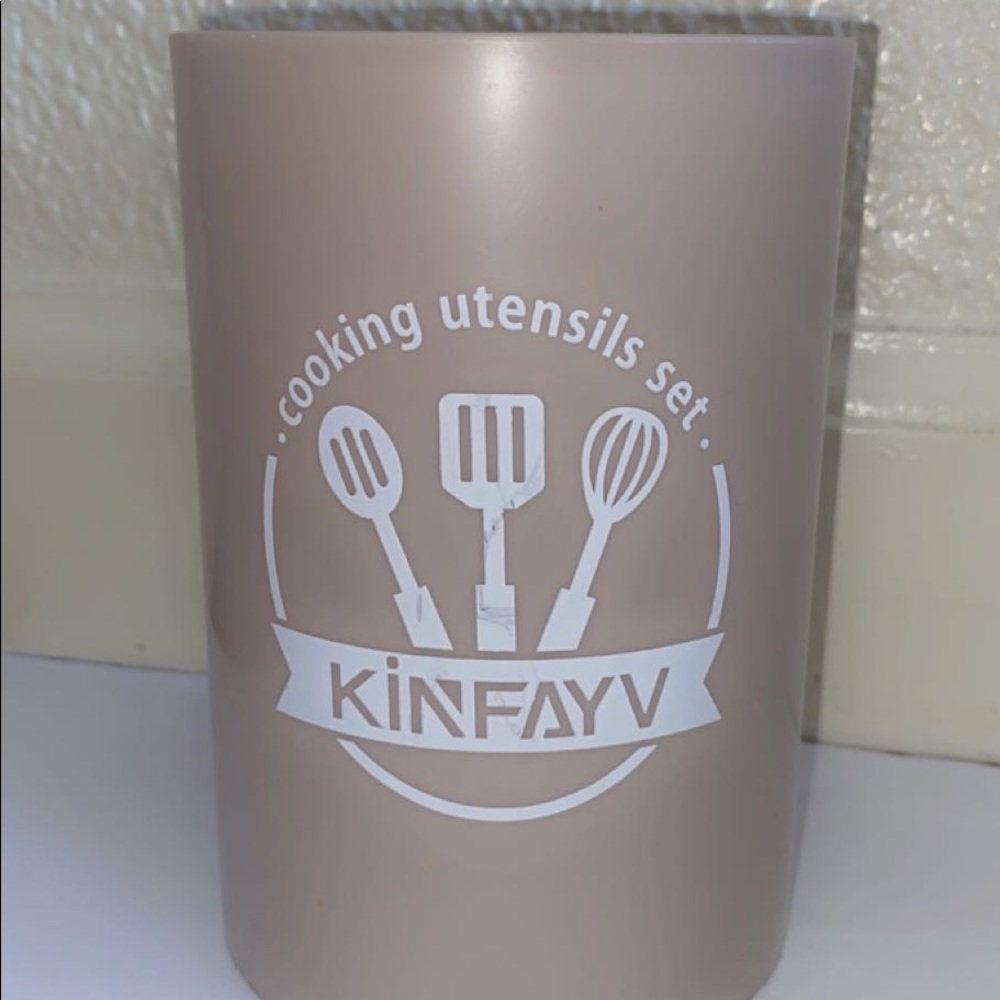 Dishes where to put kitchen tools